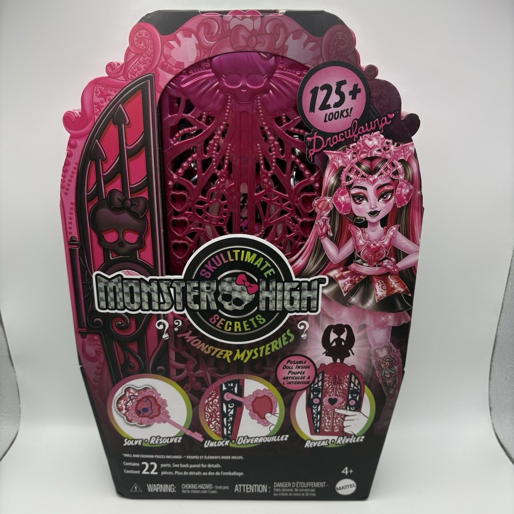 Monster High Series 4 Mystery Monsters Draculaura with Dress Up Closet Doll Set